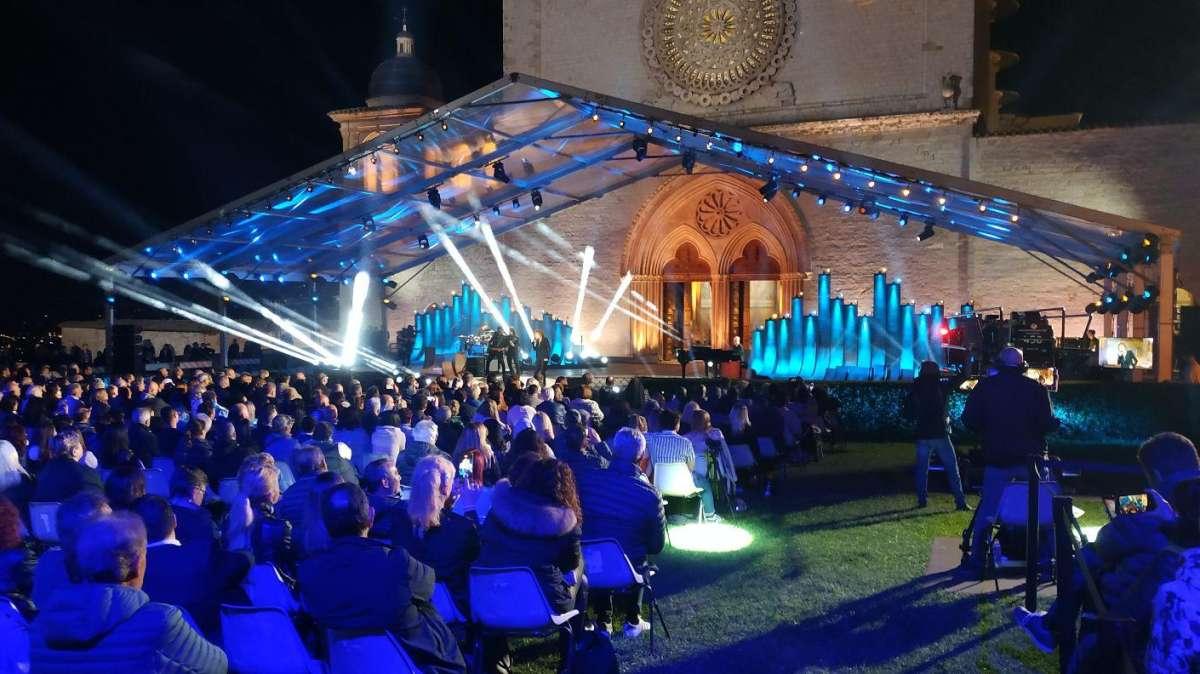 "Con il Cuore nel Nome di Francesco": un'indimenticabile serata di solidarietà ad Assisi 