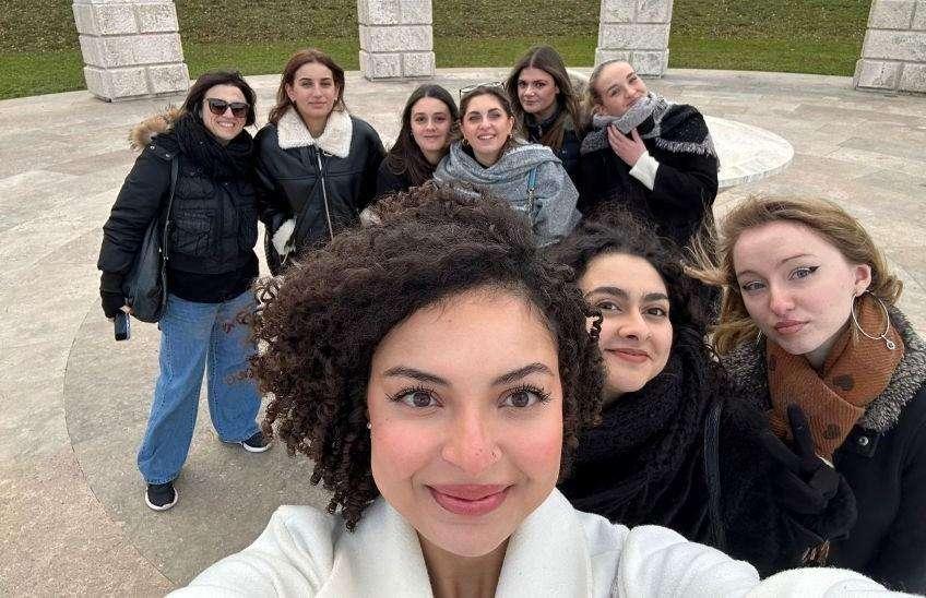 Gli studenti di Foligno "incantati a Solomeo da tanta bellezza generata dall'attività aziendale di Brunello Cucinelli"