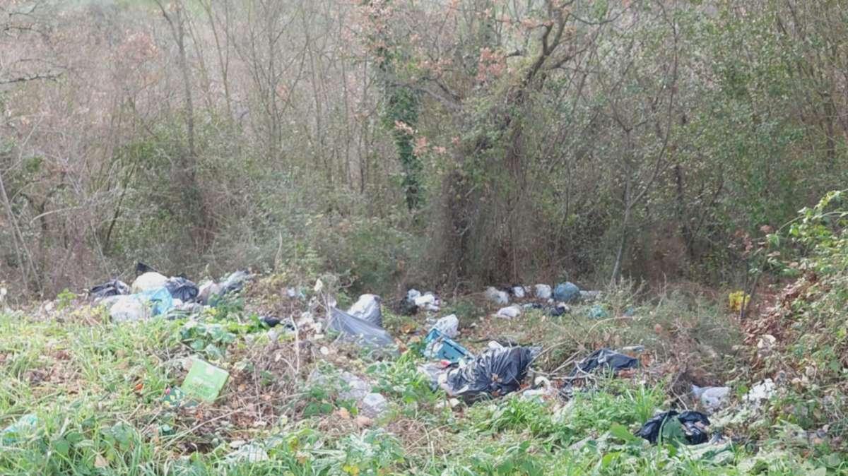 Obbrobrio! Discariche abusive sempre più ampie a Magione! Denuncia al Comune