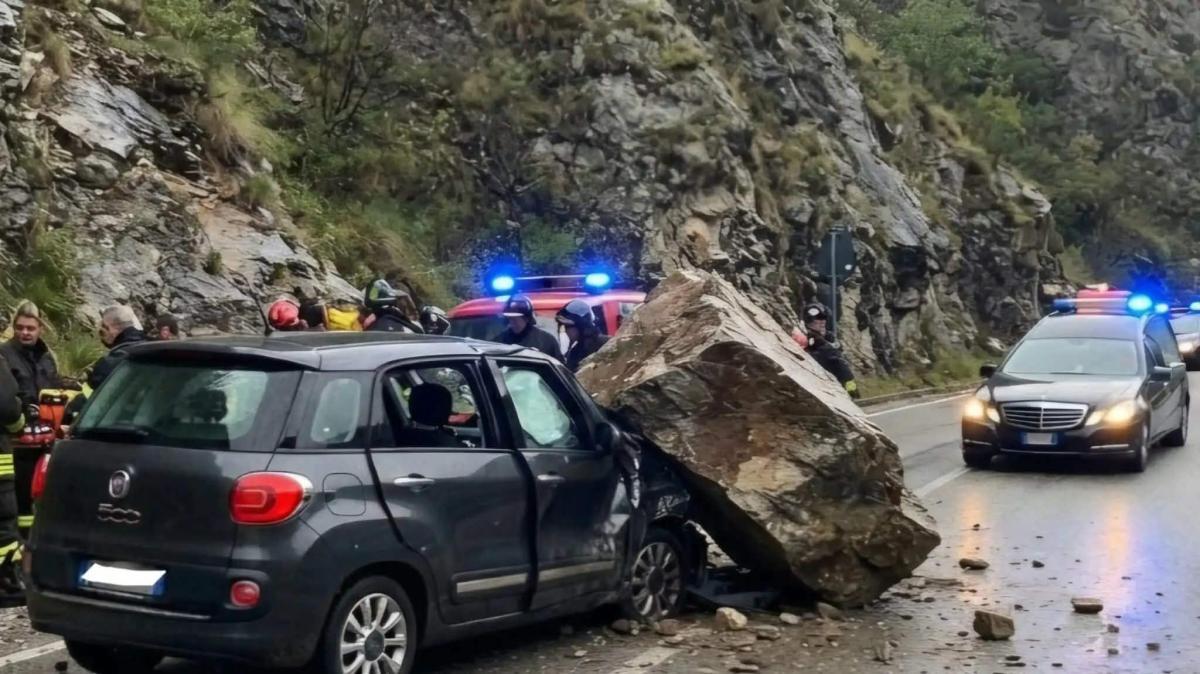 Tragico incidente stradale ad un funerale: Maria Antonietta muore a 66 anni colpita da un masso dietro il carro funebre della madre