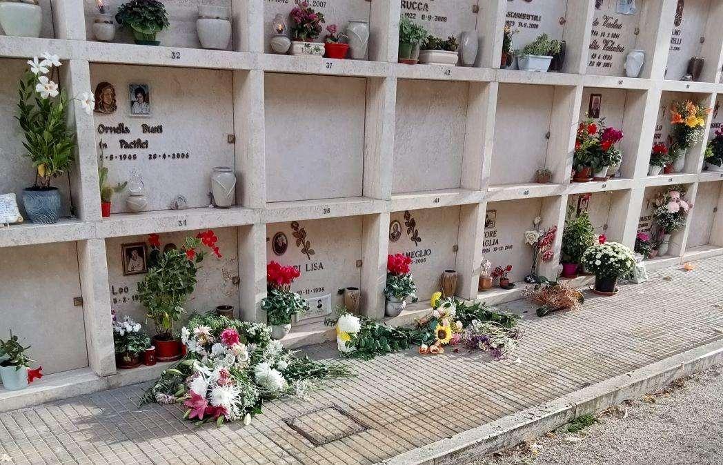 Il sindaco di Deruta "Vergogna!" Situazione fuori controllo al cimitero cittadino