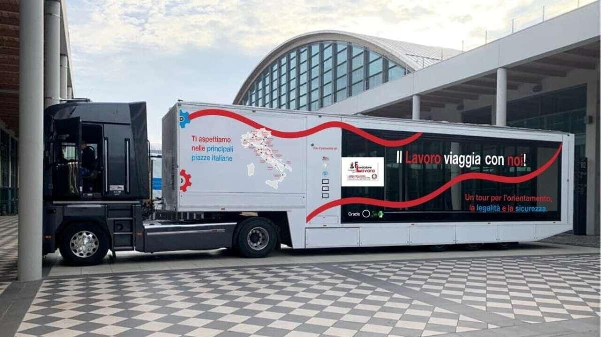 “Il lavoro viaggia con noi”: il tour per facilitare l’incontro tra domanda e offerta: lunedì 29 tappa a Perugia