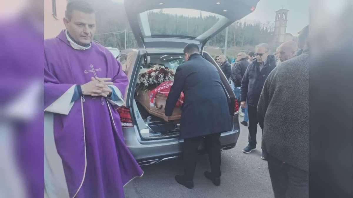 L'ultimo saluto ad Ilvano Ercoli alla chiesa di Ponte Pattoli