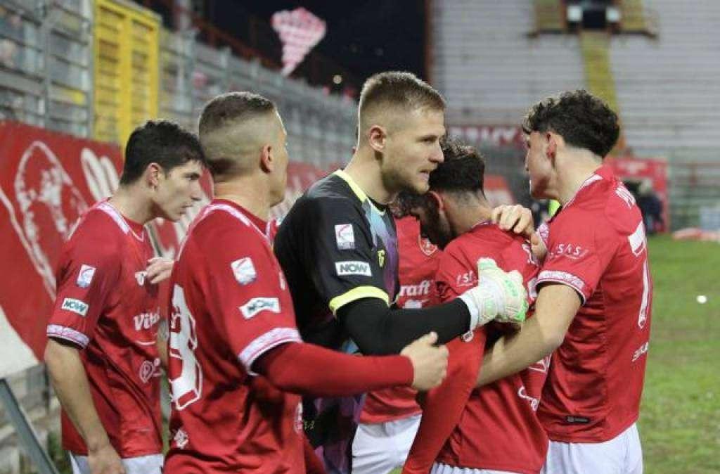 Il Perugia cerca stasera il sorpasso alla Carrarese: gara difficile, ma non manca la fiducia