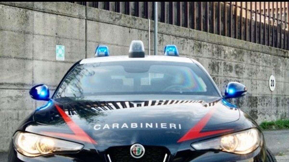 Lotta tra la vita e la morte il ragazzo di 22 anni precipitato dal settimo piano ad Ellera