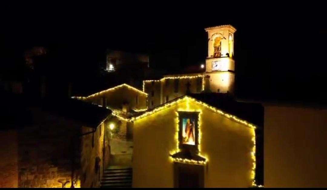 Incantati dal fascino di Monte del Lago! Un Natale tra luci ed emozioni