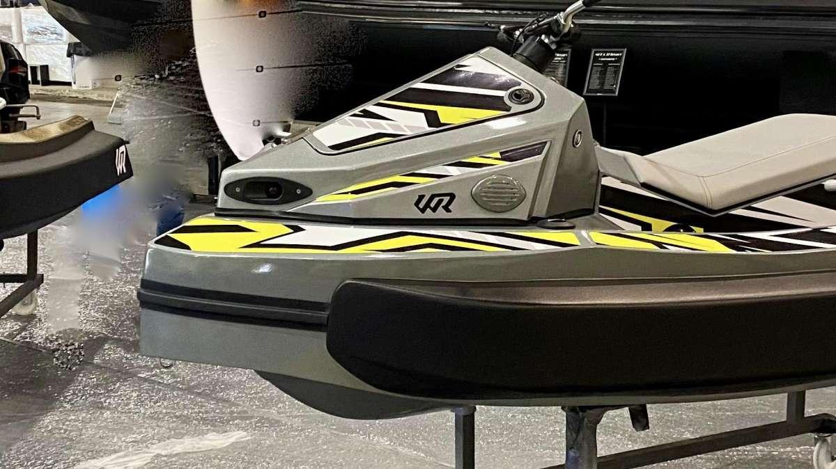 Innovativa moto d'acqua al Salone Nautico Internazionale di Roma
