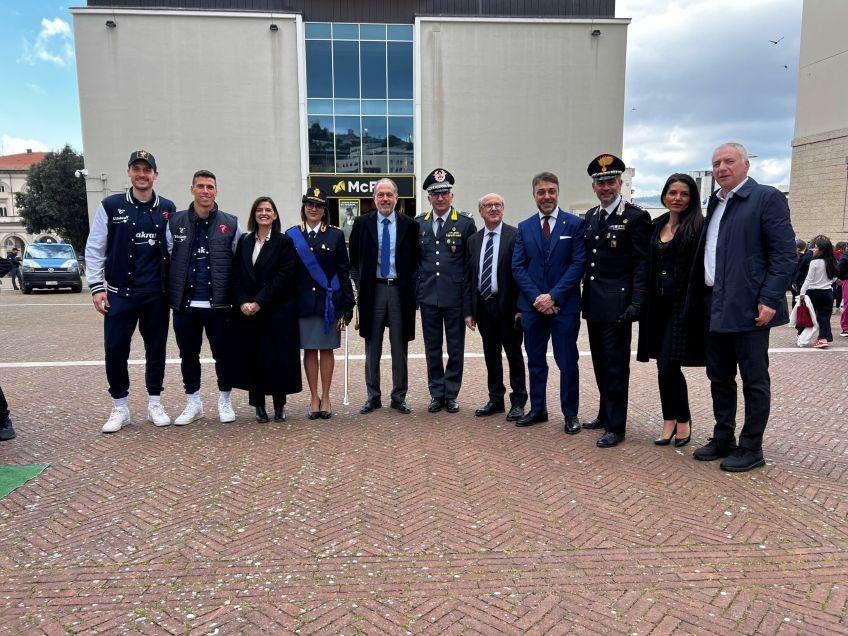 Anche il Perugia calcio ha onorato la Polizia di Stato per il suo 173° anniversario della fondazione