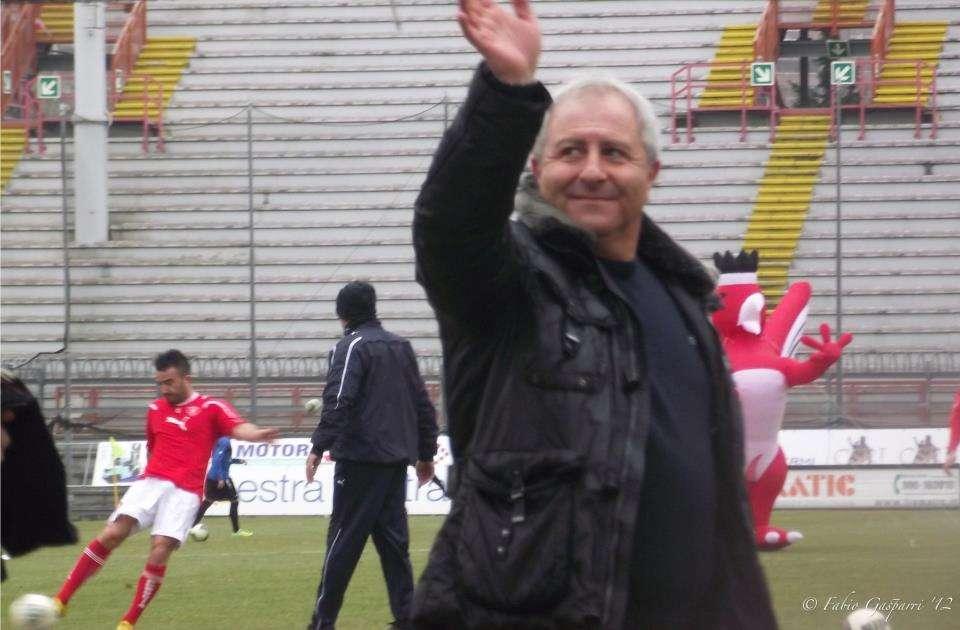 "L'unica cosa che qui non manca sono i soldi". Così Gianni Moneti fa 'rosicare' i tifosi di tutta Italia