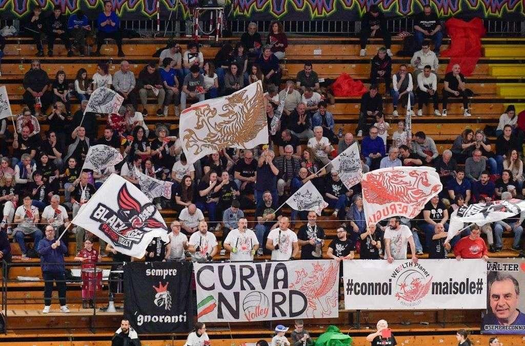 La grande festa della Bartoccini al PalaBarton per la promozione in A1! Tanta gente ed emozioni per tutti!