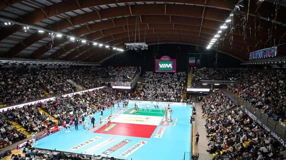 Stasera alle 20.30 al PalaBarton c'è Sir Perugia-Civitanova (LIVE su www.perugia24.net) per la prima della semifinale-scudetto 