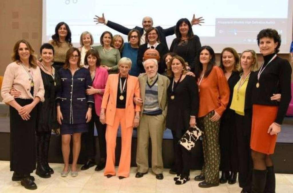 Dopo 45 anni è tornato (per una sera) il mito della Don Bosco di A di basket femminile: premiata l'idea di Alberto Guarducci