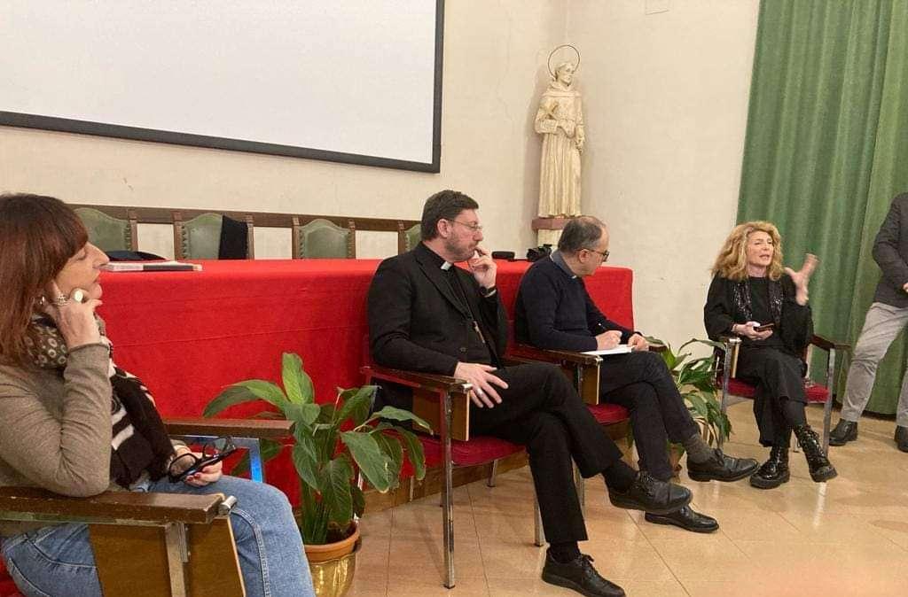 L'incontro tra vescovi, giornalisti, e operatori dei media 
