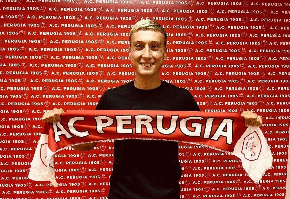 Il Perugia ha ufficializzato l'ingaggio di Acella: arriva in prestito per una stagione