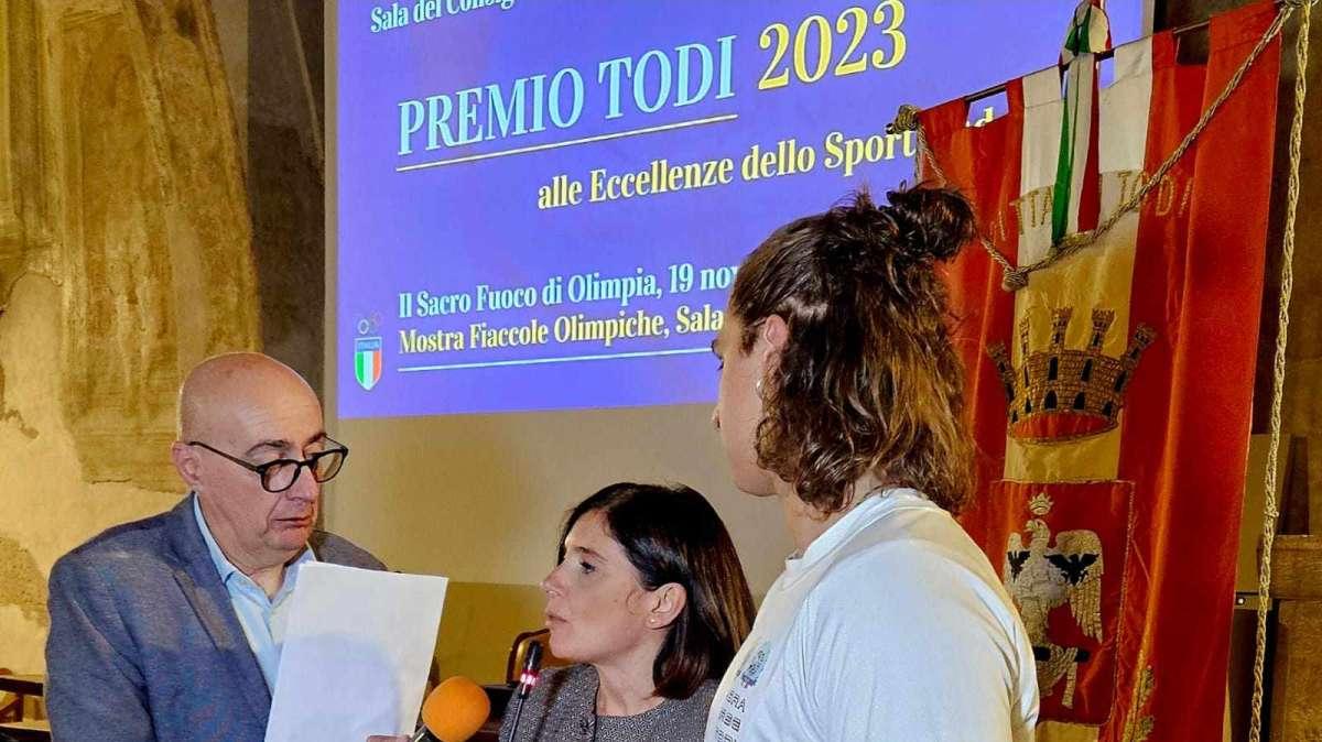 Gran successo per la sfilata dei campioni e delle società sportive di Todi al Palazzo Comunale