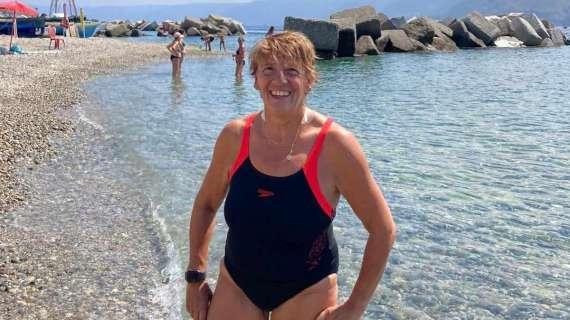 Fa parlare l'impresa della perugina Simonetta Renga, che ha attraversato a nuoto lo Stretto di Messina