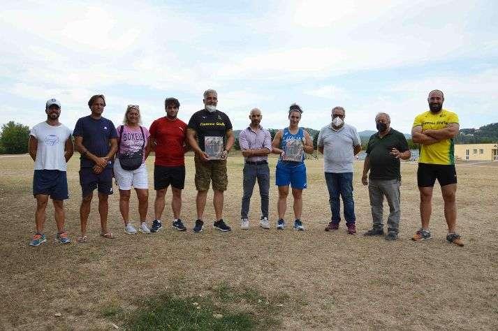 Parata di campioni dell'atletica leggera al campo di Città di Castello