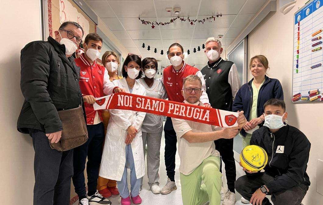 Il Perugia in visita al reparto di Oncoematologia Pediatrica dell'ospedaliera di Perugia