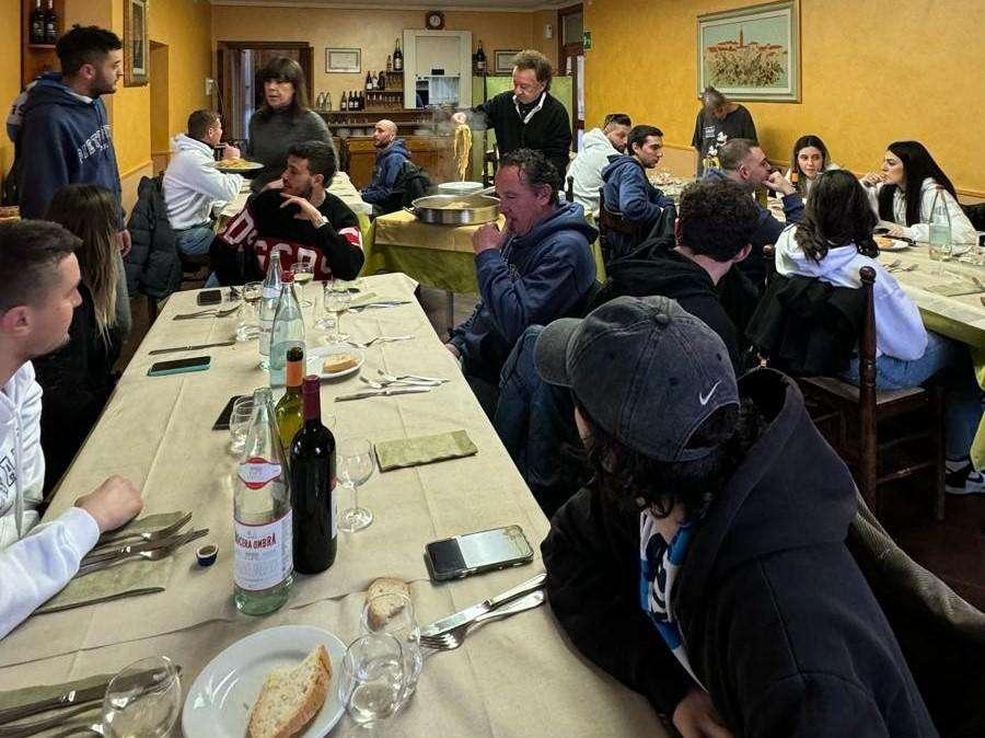 Che bella storia! Il derby tra Piegaro e Pietrafitta anche a tavola tra i tifosi!