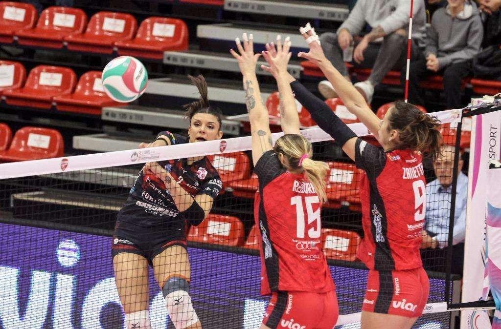 Tonfo della Bartoccini! La sconfitta a Busto Arsizio costa il primato in classifica nell'A2 di volley femminile