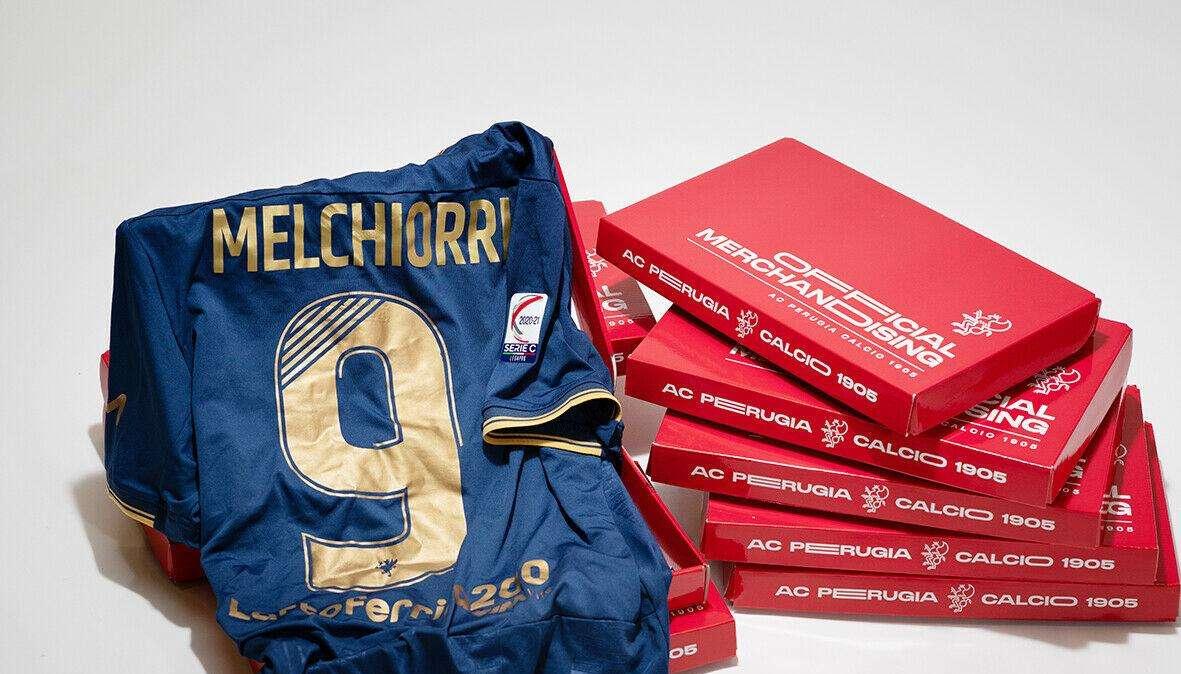 Quattro maglie del Perugia in palio nell'asta di beneficenza online a favore di Avanti Tutta