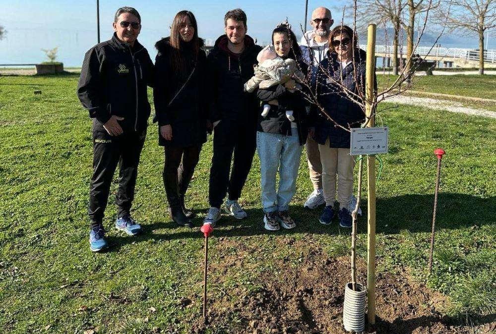 Emozioni per il progetto "Alberi per la vita" della Fidas Umbria: piantato un mandorlo a San Feliciano