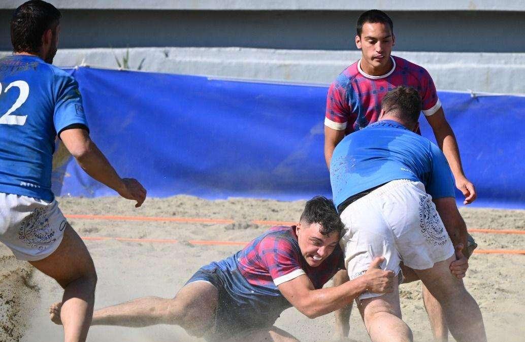 Spettacolo per il beach rugby a Tuoro valevole per il Trofeo Italiano