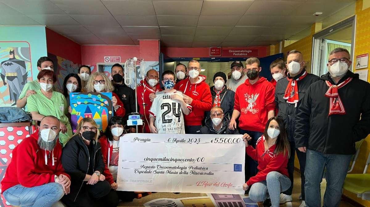 Gli "Anonini Perugini" di Magione hanno consegnato 5.500 euro all'Oncoematologia Pediatrica dell'ospedale di Perugia
