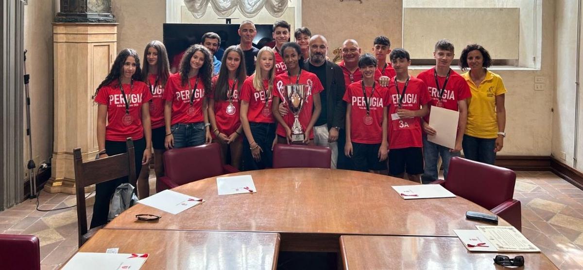 Il Comune di Perugia ha premiato i vincitori del Palio dei Comuni a Roma e i loro tecnici