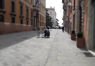 Domani e venerdì ancora più caldo a Perugia: il Comune dice... di bere acqua, stare nei punti più freschi ed indossare capi leggeri...