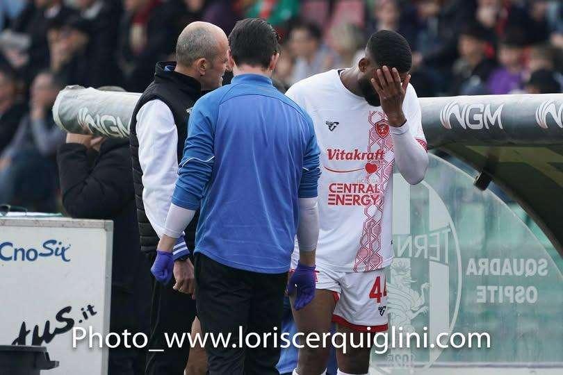 Lewis in lacrime per il dolore al ginocchio operato: una rivalutazione attesa in queste ore