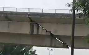I cittadini denunciano sui social la "crepa" sul viadotto e il sindaco di Passignano minaccia di denunciarli!