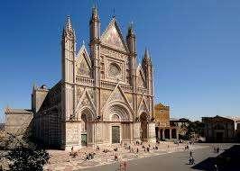A Orvieto linea più morbida rispetto a Perugia: locali aperti solo mezz'ora oltre la mezzanotte 