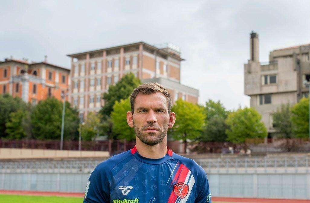 Ecco la terza maglia del Perugia: il modello prescelto è Luca Strizzolo