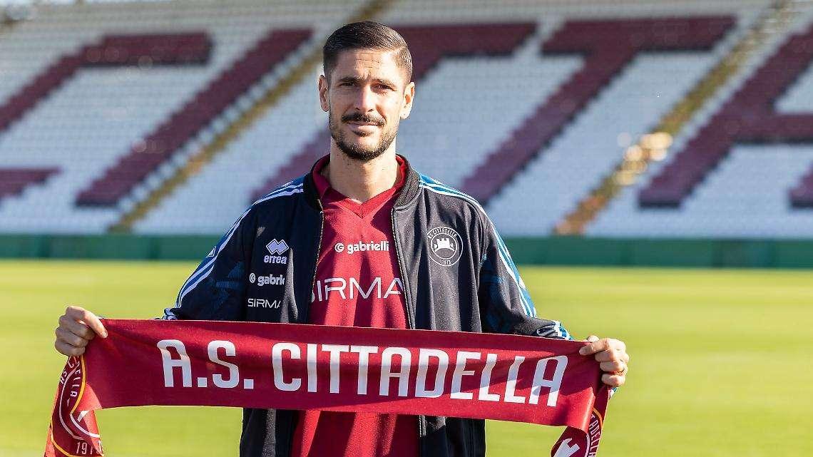 Dopo 14 anni dal Foligno, l'ex grifone Diego Falcinelli torna a giocare in C dopo tanta Serie A e B ed Europa
