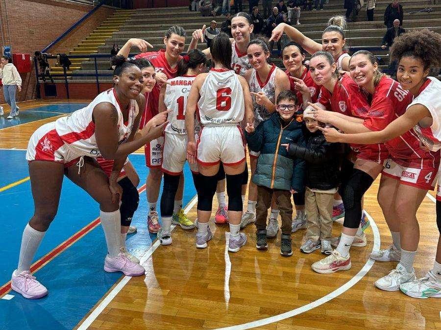A Perugia c'è una squadra che sta strabiliando! E' la Pallacanestro femminile con 16 vittorie su 16 gare in Serie B!