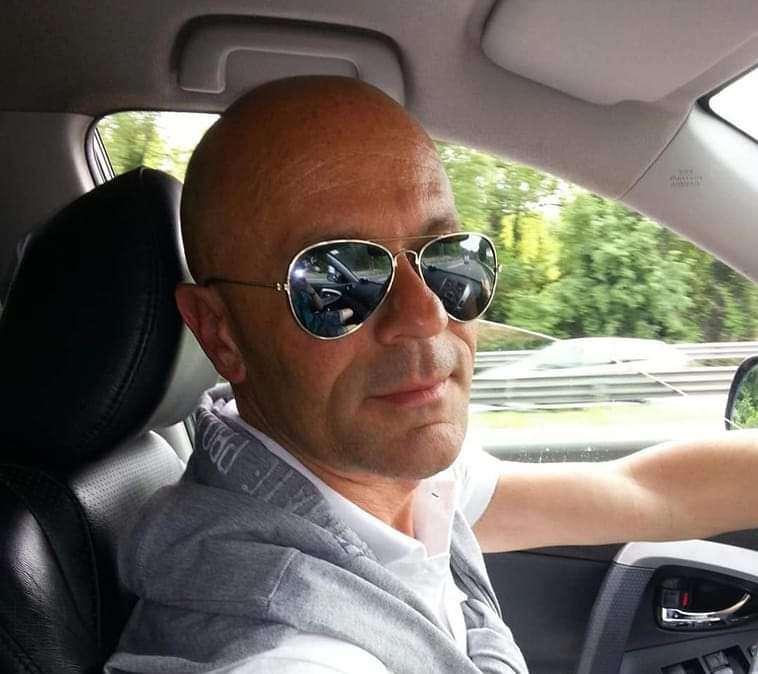 Roberto, 57 anni, è deceduto precipitando mentre stava pulendo i vetri a San Mariano