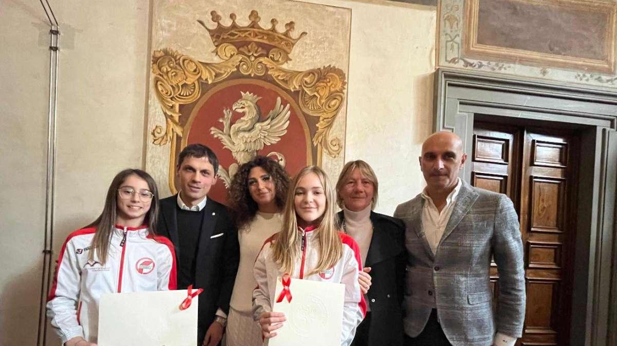 Che brave! Eva e Marta premiate in Comune per i successi nella ginnastica