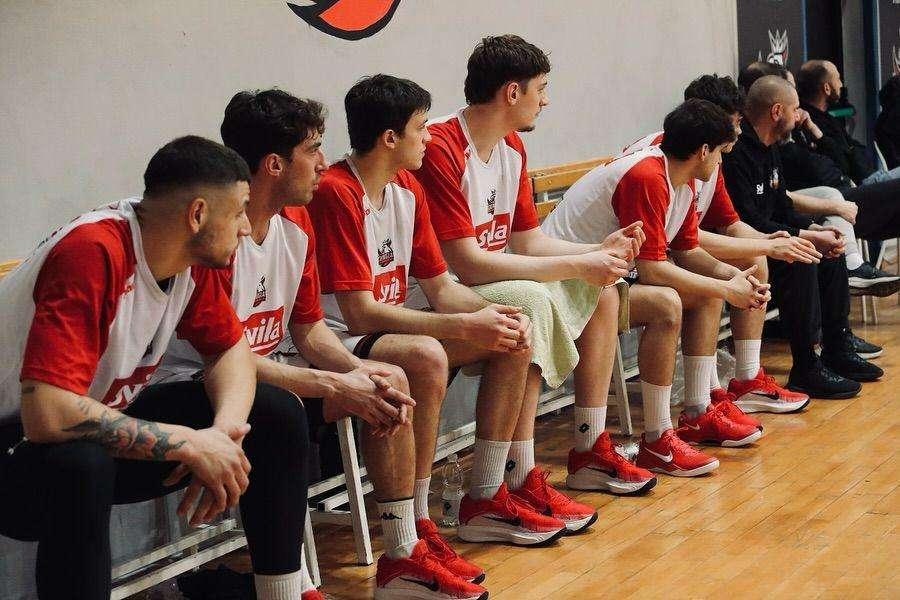 La Svila Perugia Basket sceglie di far giocare la squadra con le scarpe rosse