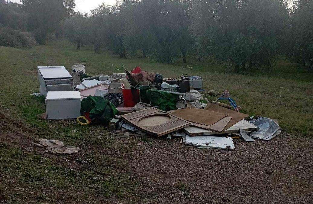 Vergogna a San Sisto! Scoperta da alcune podiste una discarica abusiva nel verde cittadino