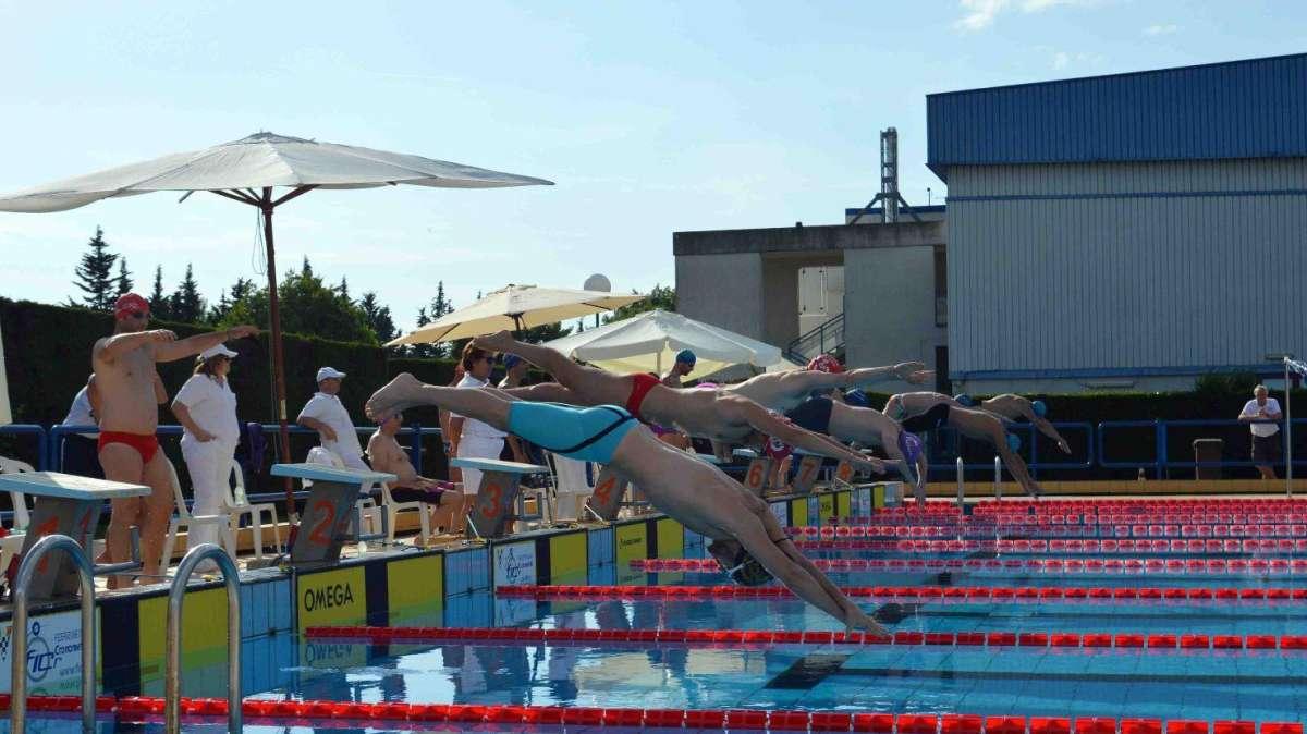 A Città di Castello il nuoto diventa spettacolo con i meeting di giugno: si parte con il "Galluzzi"