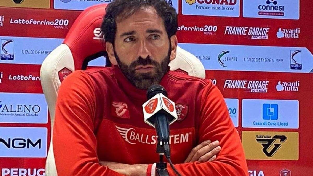 L'ex grifone Fabio Caserta si è presentato come nuovo allenatore del Catanzaro