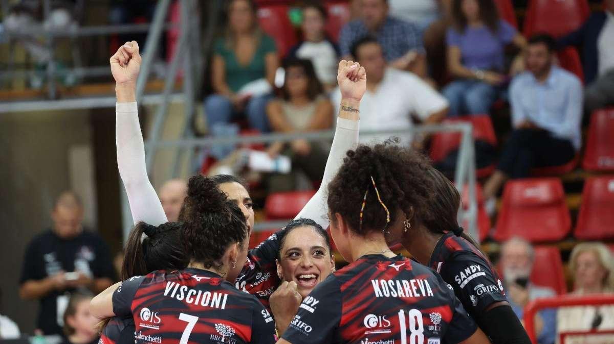 Stasera la sfida al vertice dell'A2 di volley femminile alla Bartoccini Perugia contro Busto Arsizio: si gioca alle 19.45