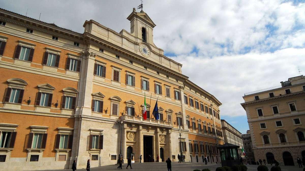 Perchè questa gran voglia di fare il parlamentare? Forse... per uno stipendio di oltre 13mila euro mensili