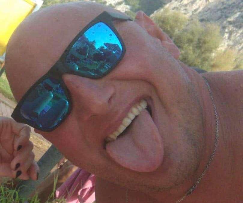 Il dolore per la scomparsa di Lorenzo Carnevali a soli 42 anni... "Ciao amico, ciao campione"