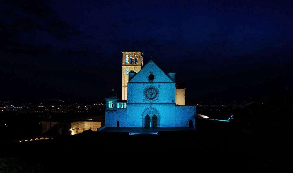 Domani lo spettacolo della Basilica di San Francesco illuminata di blu