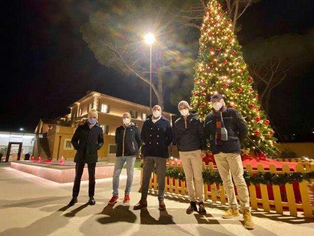 Mauro e Silvano Bartolini vi aspettano al Barton Park, dove si sono accese le luminarie natalizie