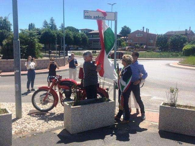 Una via a Strozzacapponi che ricorda il motociclista perugino Enio Ambrosi