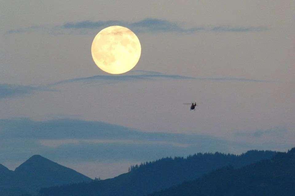 Siete pronti per lo spettacolo? Stasera potremo vedere la ‘Luna piena delle fragole‘, detta anche 'SuperLuna'