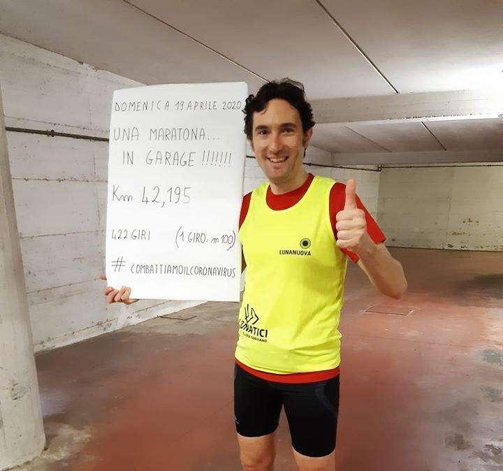 Che impresa Marco! Ha corso la sua maratona nella corsia del garage di casa! Per lui 42km e 195metri in 5 ore